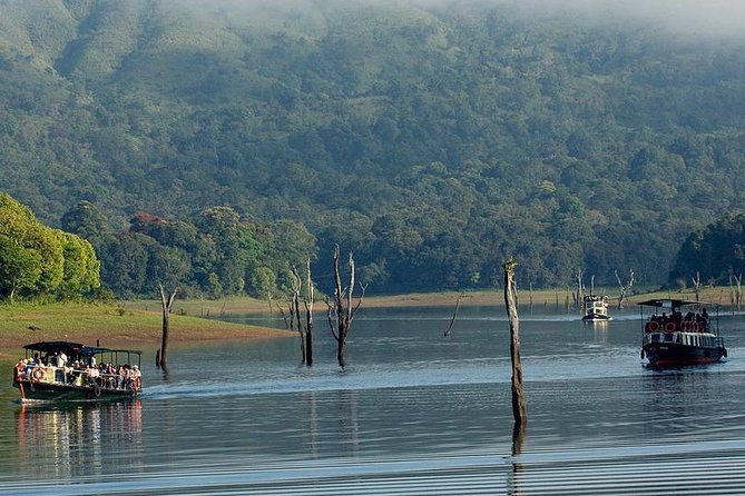 5 Days Budget Kerala Tour Packages by Sanguine Holidays - The Route: Kochi to Munnar to Periyar to Alleppey and Back