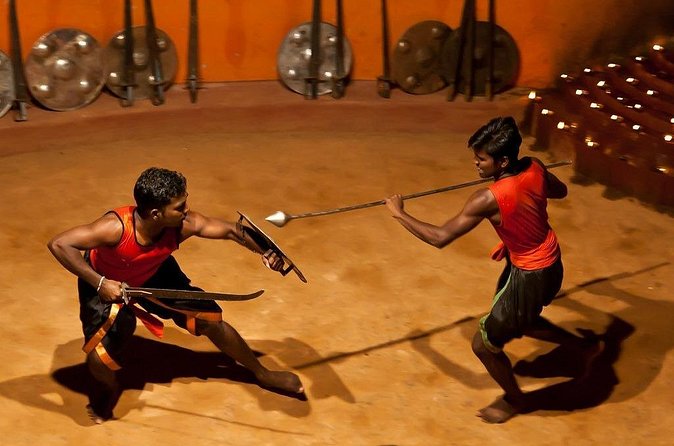 5 Days Kerala Tour Package With 4 Star Stays & Private Houseboat - Kalaripayatt and Kathakali night: more than a performance