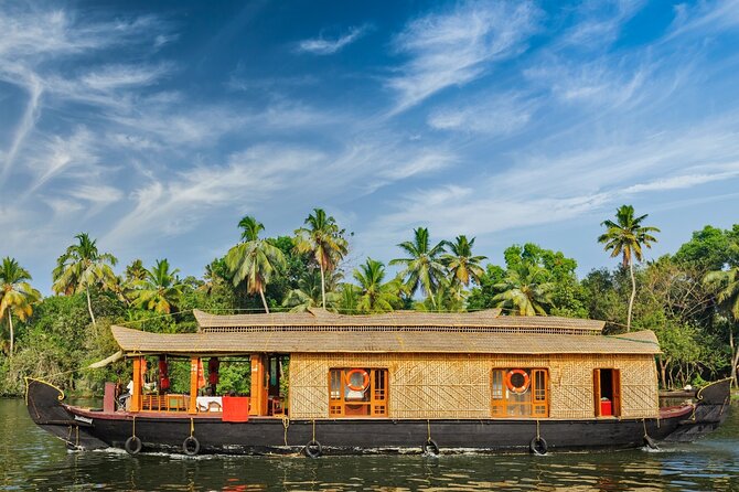 5 Days Kerala Tour with Private Car Houseboat Munnar and Thekkady - Comfort, timing, and meals you can plan around