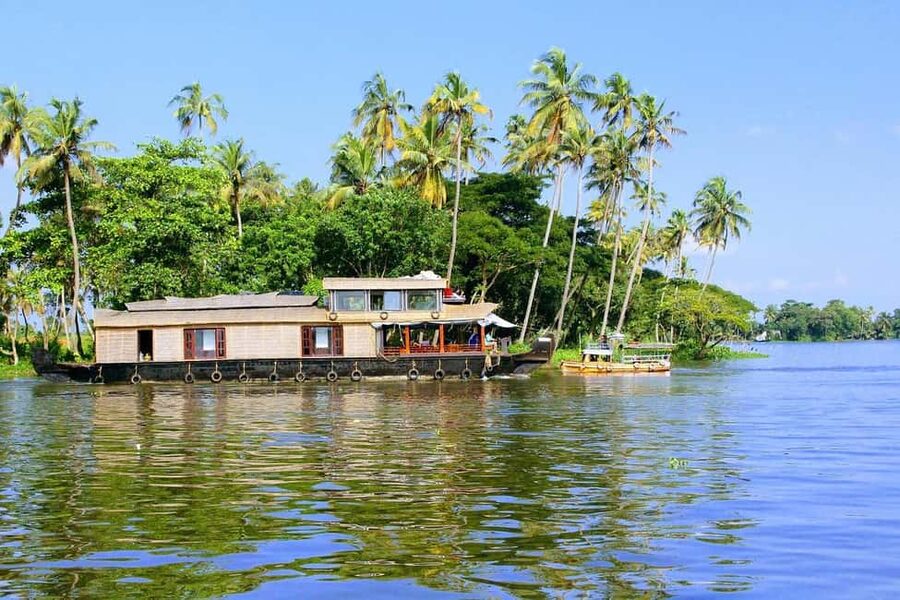 Aleppey Houseboat backwater Day Tour with Lunch and pickup - The houseboat setup: what “private” feels like in real life
