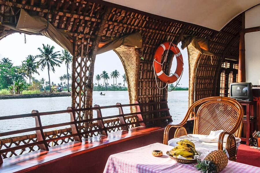 Alleppey / Alappuzha Houseboat Day Cruise with Lunch: Cochin - The Boat and Crew: Clean Comfort and Helpful Service