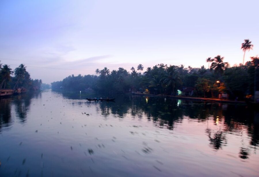 Backwaters of Alapuzha from Cochin port - Key highlights at a glance