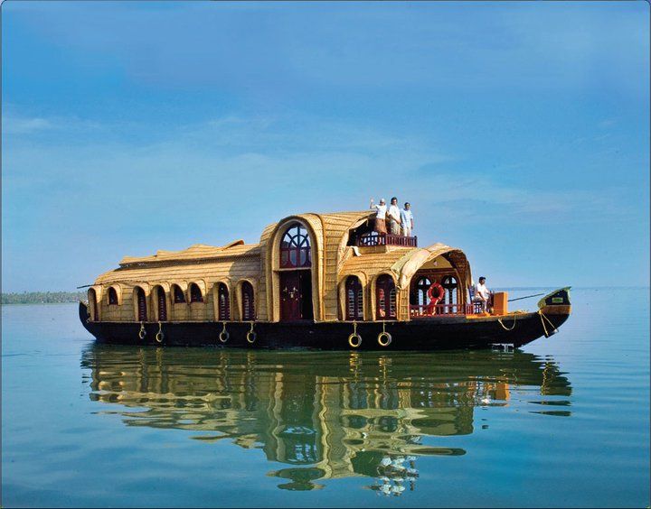 Backwaters of Alapuzha from Cochin port - How the Cochin Port to Alleppey transfer shapes your day