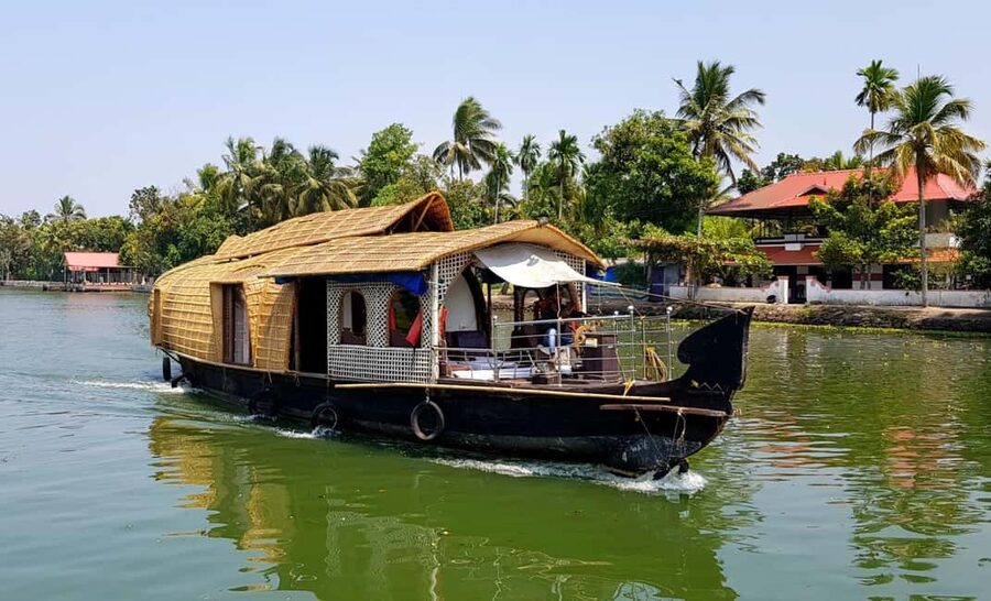 Cochin: 5-Day Kerala Tour with Munnar, Thekkady and Alleppey - Getting around in Kerala: roads are part of the deal