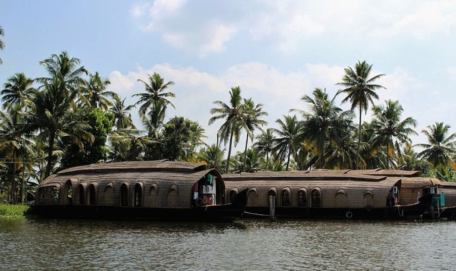 Cochin: Alleppey Backwater Private Day Cruise by Houseboat - Boarding the traditional houseboat: what a private setup feels like