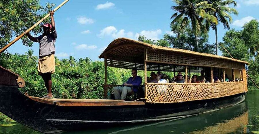 Cochin: Backwater Village Eco Boat Cruise with Lunch - Lunch in the Countryside: Vegetarian, Banana-Leaf Style, and Filling