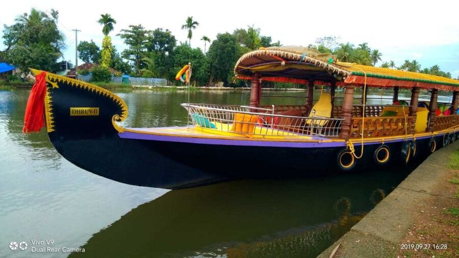 From Cochin Port: Backwater Cruise and Chinese Nets - Food on a Cruise Day: Vegetarian Lunch or Tea-Time Snacks