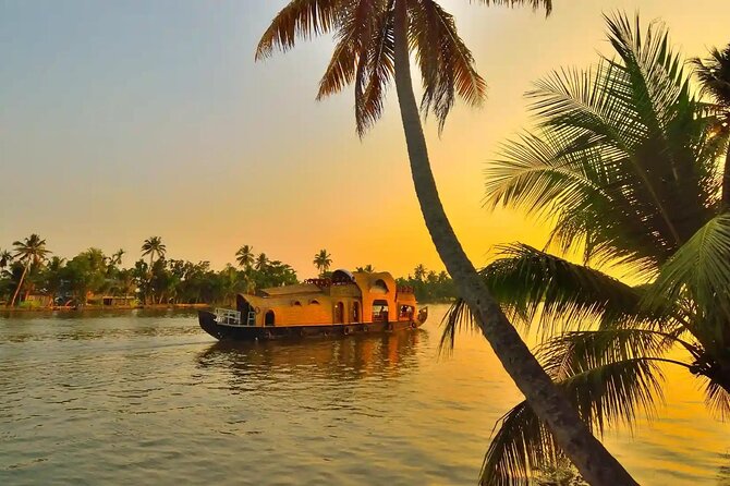 Kerala 6 Day Tour Munnar Thekkady Alleppey Kovalam Beaches - Your game plan: Kochi in, Trivandrum out