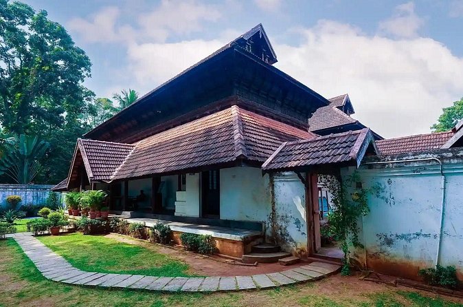 Kerala 6 Day Tour Munnar Thekkady Alleppey Kovalam Beaches - Day 5 in Kovalam: beaches, optional Ayurvedic massage, and a slower rhythm