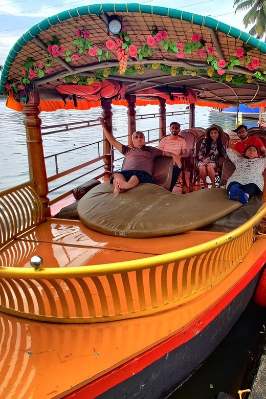 Kerala: Alappuzha River Cruise with Village Walk - Vembanad water views and the sunset shift you came for