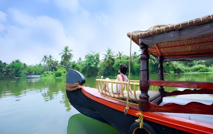 Kerala: Alappuzha River Cruise with Village Walk - Canals and daily life: the best part is how close it feels