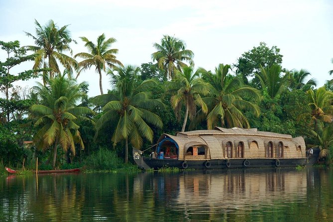 Kerala Honeymoon Special Package with Private Houseboat - Munnar and Cheeyappara: waterfalls and tea-country pacing