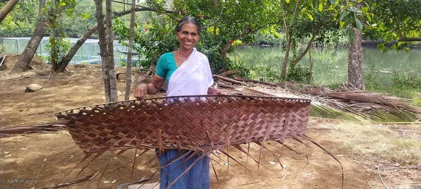 Kochi: Backwater Exploration in Village: Free Pickup & Drop - The shikara ride: bamboo roof, bamboo poles, and real calm