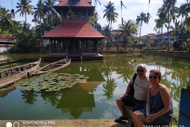 Kochi Private Guided (Taxi car ) Mattancherry with a local and free hotel pickup - Hotel pickup and a private air-conditioned ride: what you’re really paying for