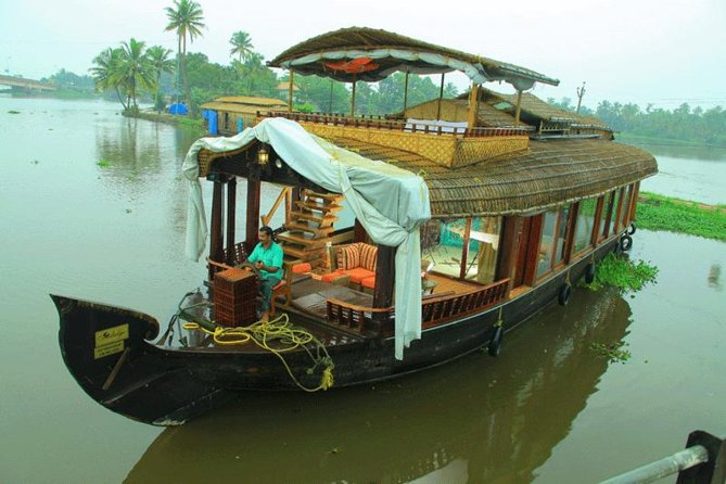 Kochi Private Tour: Overnight Alleppey Backwaters Luxury Houseboat Cruise - What the overnight houseboat experience actually feels like