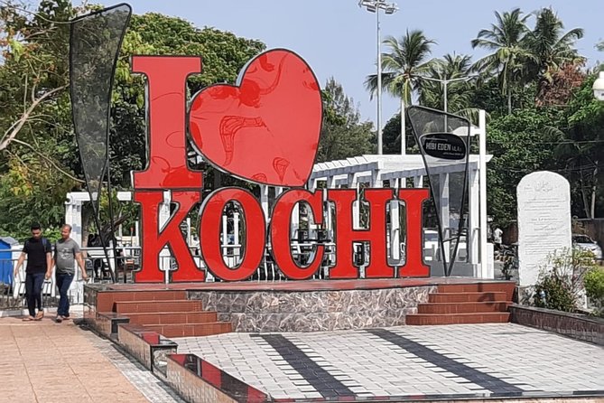 Kochi private Tuk-Tuk (Auto Rickhaw) Tour - Jewish Synagogue: oldest in the British Commonwealth, with beautiful detail work