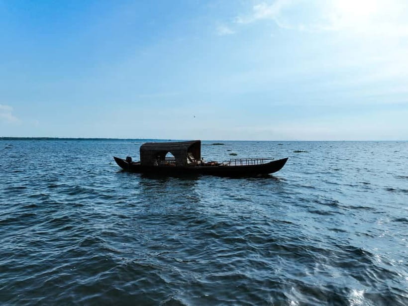 Kumarakom: Sunset Cruise with Village Life and Local Food - Tea and Kerala snacks: the small stop that changes the whole feeling