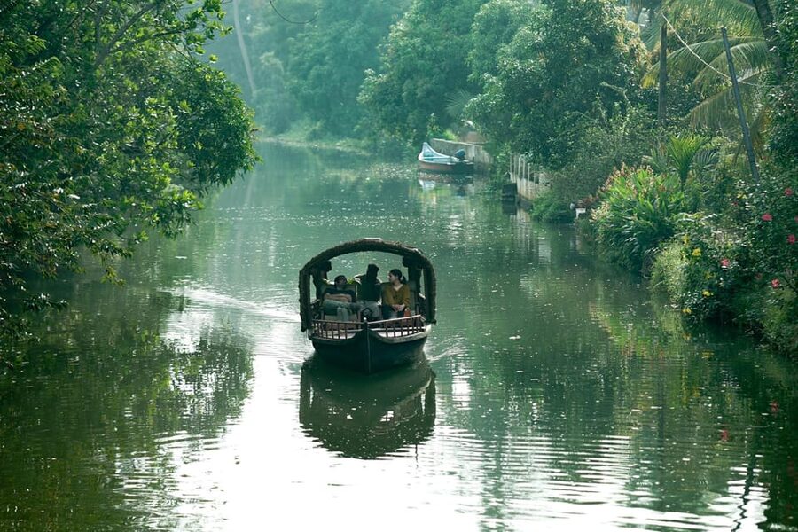 Kumarakom: Sunset Cruise with Village Life and Local Food - Optional temple trip by tuk-tuk: short cultural add-on