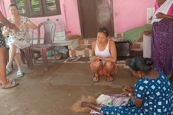Midday Cruise with Village Life - Village canals stop: watching livelihoods close up (and maybe learning crafts)