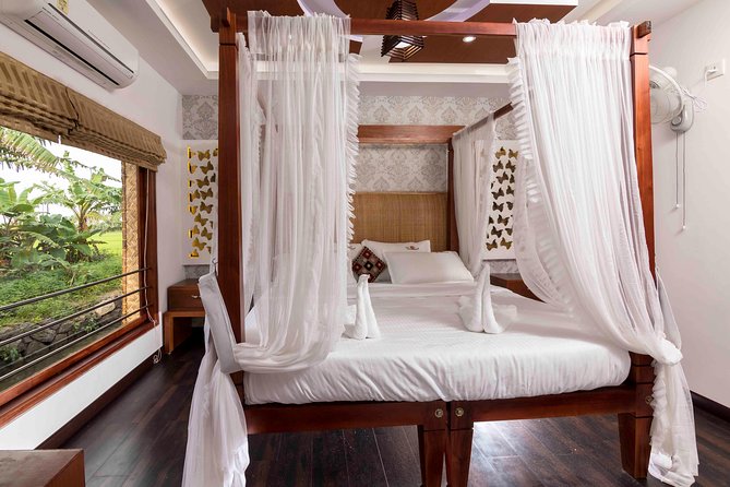 Private 3 Bedroom Luxury Houseboat Trip in Alleppy Backwaters - Why a 3-Bedroom Houseboat Feels Like Your Own Floating Home