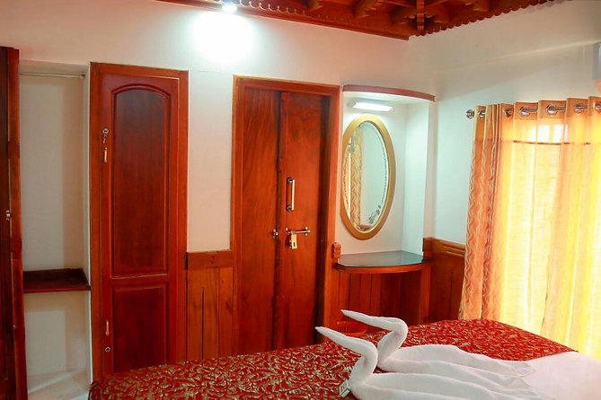Private Kerala Backwaters Houseboat Cruise with Lunch from Kochi - Getting from Kochi to Alleppey: timing, air-conditioned comfort, and what can affect it