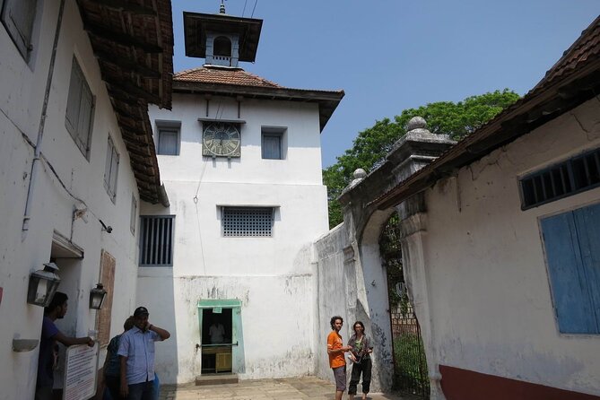 Private Tour of Jewish Synagogues in Cochin - Stop 4: Paradesi Synagogue in Mattancherry (Antiques, Glass Chandelier, Painted Tiles)