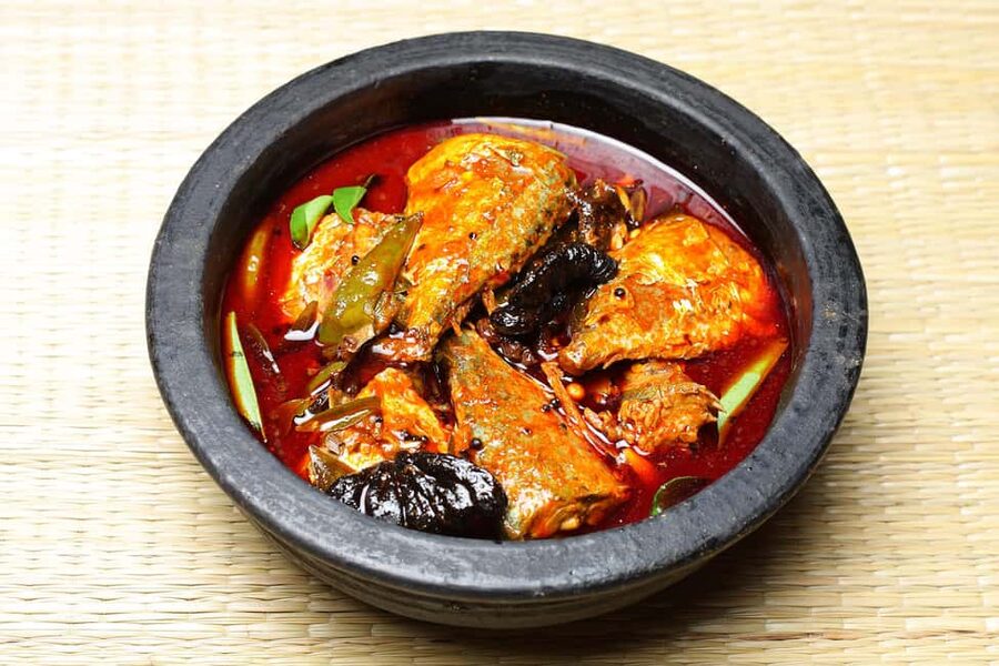 Seafood trail in kochi with Authentic Kerala Coastal Cuisine - Getting your bearings in a tuk tuk (and spotting the good food)