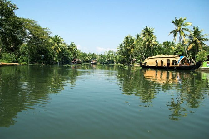 Sunset Kayaking in Hidden Alleppey Backwater Routes - Tea/coffee from a local home: the pause that makes the sunset work