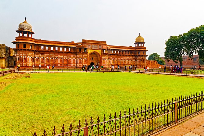 Taj Mahal Sunrise and Agra overnight Tour from Kochi with Flights - Breakfast and Agra Fort: the second act of the day