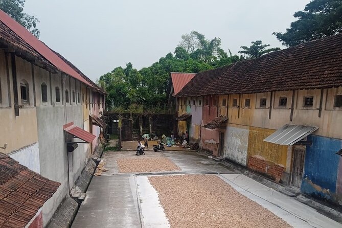 Tuk Tuk Kochi Tours with pickup from Cruise Ship - Dutch Cemetery: small time, big atmosphere