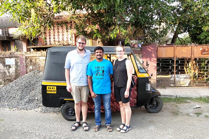 Tuk-Tuk Shopping Tour in Kochi – Spices,Crafts,Silks & Souvenirs - Jew Town Shopping Street: Antiques, Bronze, and Market Browsing