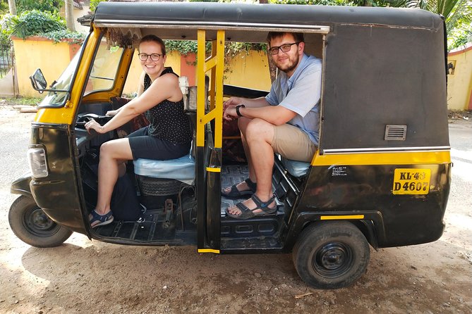 Tuk-Tuk Shopping Tour in Kochi – Spices,Crafts,Silks & Souvenirs - Silks & Crafts Museum and Antique Museum Kochi: Where Souvenirs Meet Real Trade